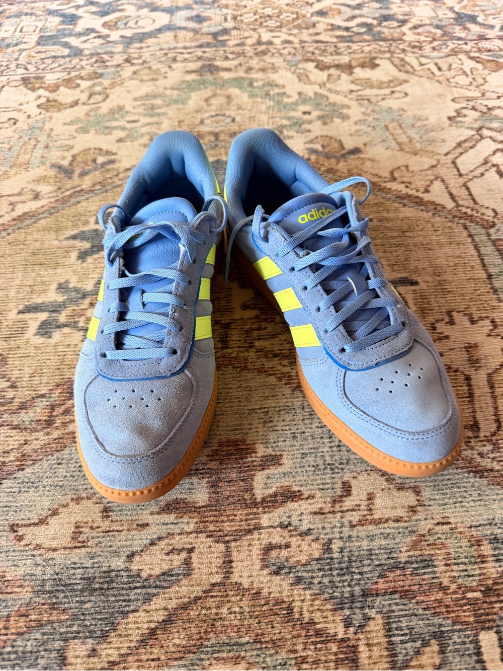adidas Women’s Light Blue Sneakers with Neon Yellow Stripes and Gum Sole